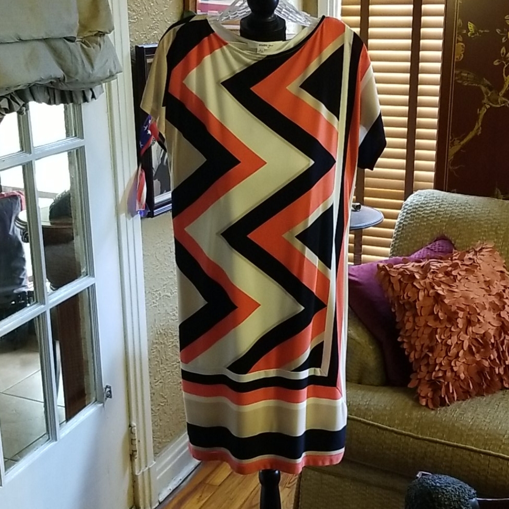 Dress - Picture 2 of 2
